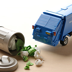 おもちゃのゴミ収集車の画像
